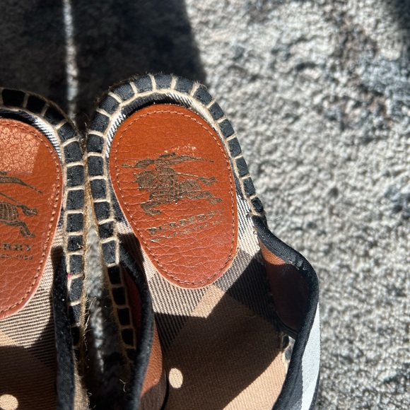 Burberry Wedge Plaid print, tan, red and light blue color. 3.5’ heel - Picture 5 of 5